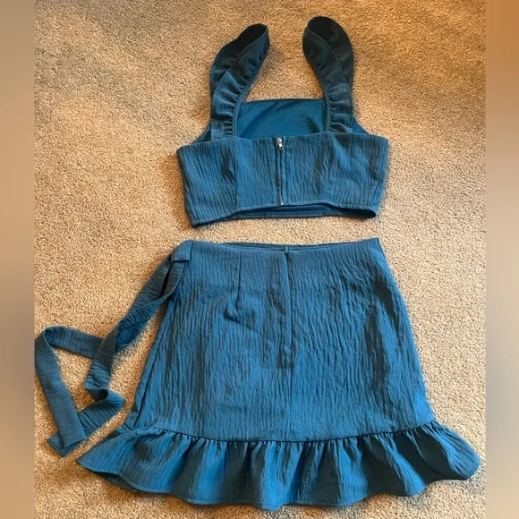Pink Lily two piece blue skirt and crop top set - Picture 3 of 5